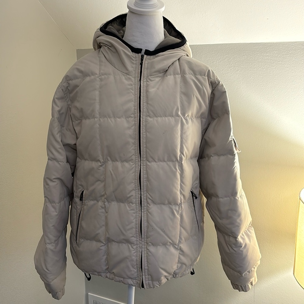This Eddie Bauer women’s jacket is a warm, quilted puffer style